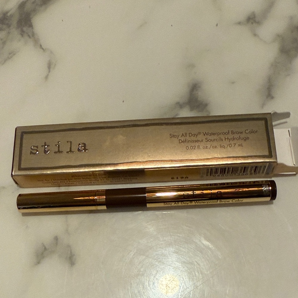 Stila Stay All Day Brow Color in shade Dark Chocolate.